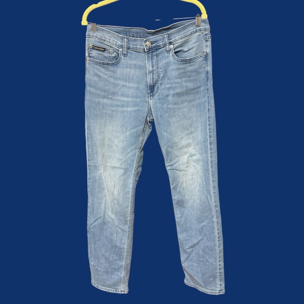 Calvin Klein men’s size 32W 32L straight blue jeans light wash denim excellent